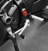CNC-Racing Schraube 2er Set OEM-Fussrastenanlage (PEV02) Ducati
